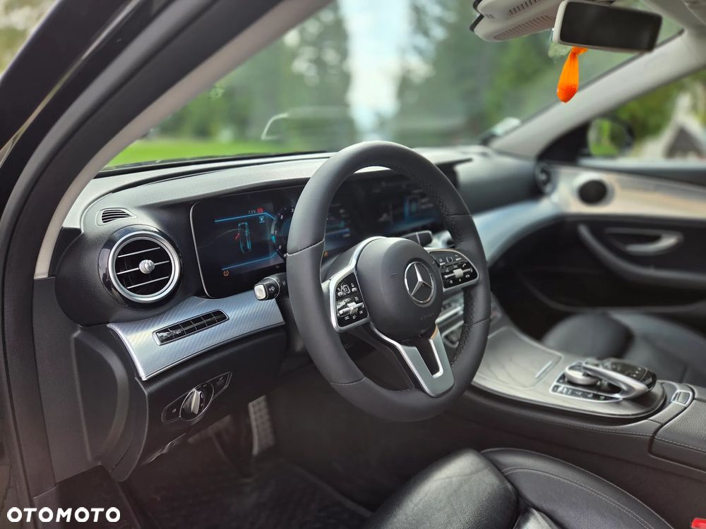 Mercedes-Benz Klasa E 220 d 4Matic T 9G-TRONIC - 15