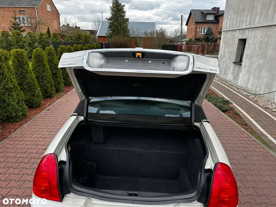 Lincoln Town Car - 40