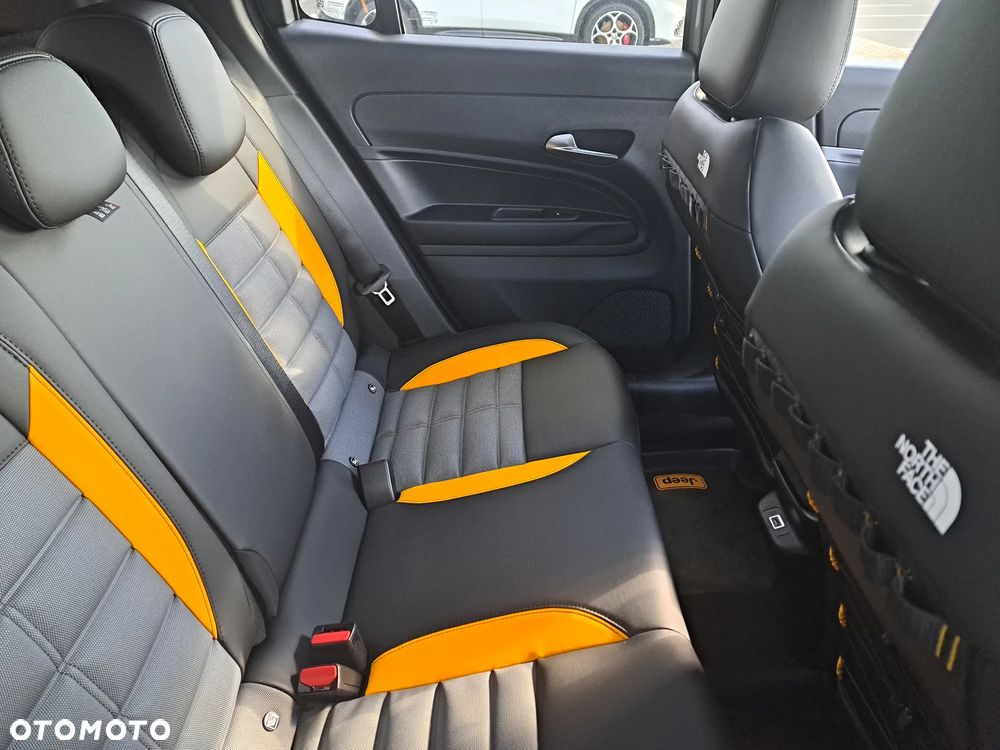 Jeep Avenger 1.2 T3 mHEV The North Face 4xe eDCT6 - 8