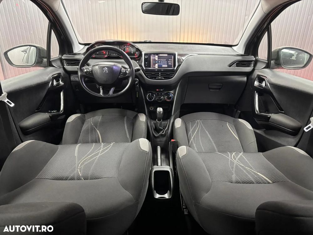 Peugeot 208 - 4
