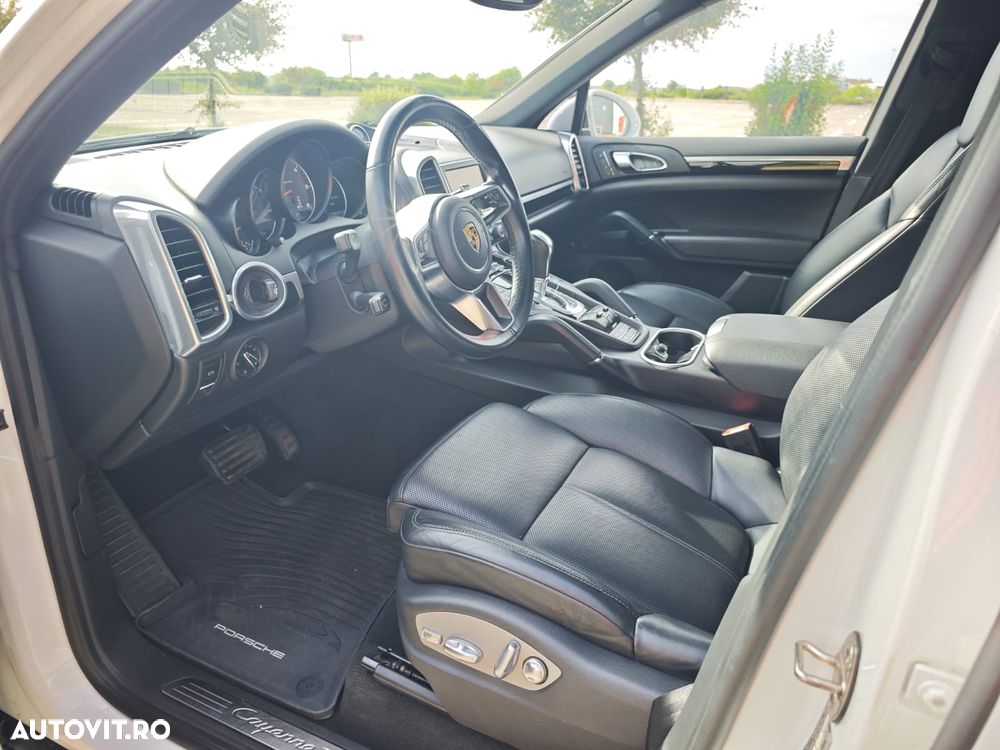 Porsche Cayenne 3.0 L V6 - 22