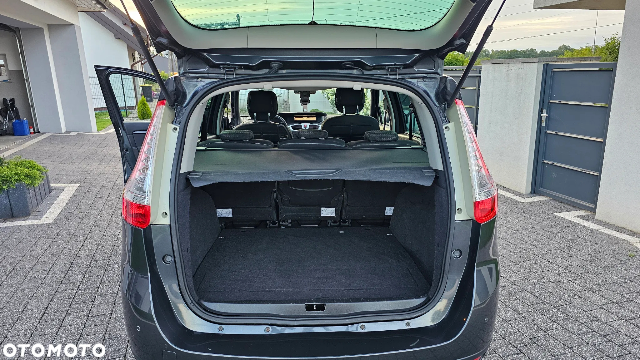 Renault Grand Scenic dCi 160 Bose Edition - 11