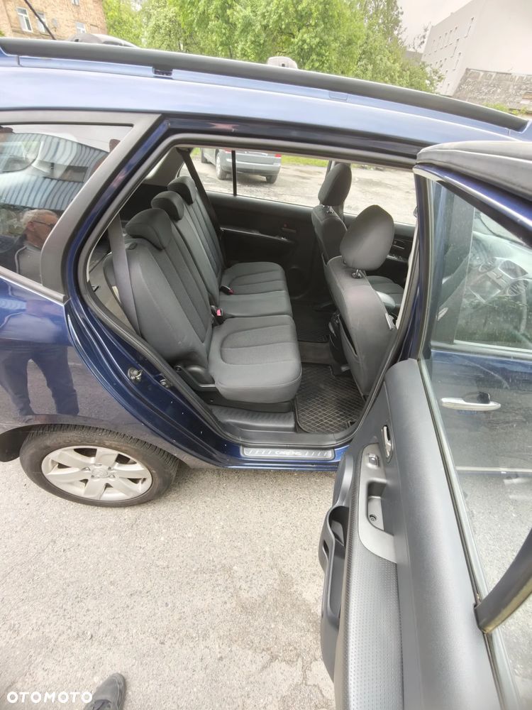 Kia Carens - 5