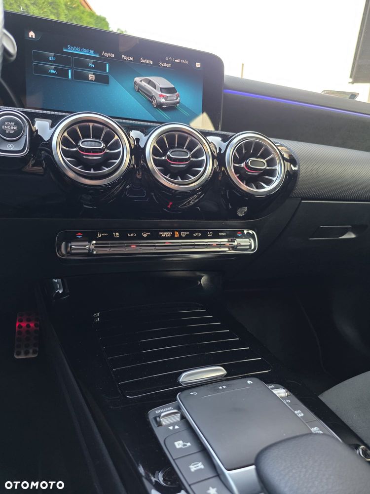 Mercedes-Benz Klasa A 200 d 4-Matic AMG Line 8G-DCT - 34