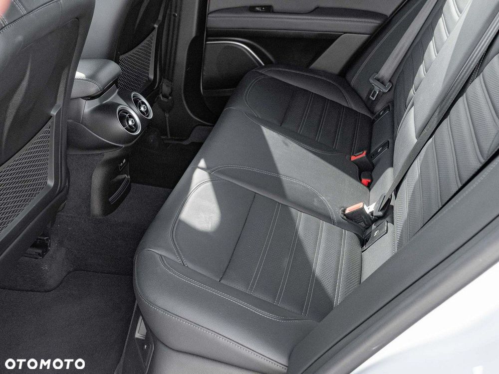Alfa Romeo Stelvio 2.0 Turbo Veloce Q4 - 25