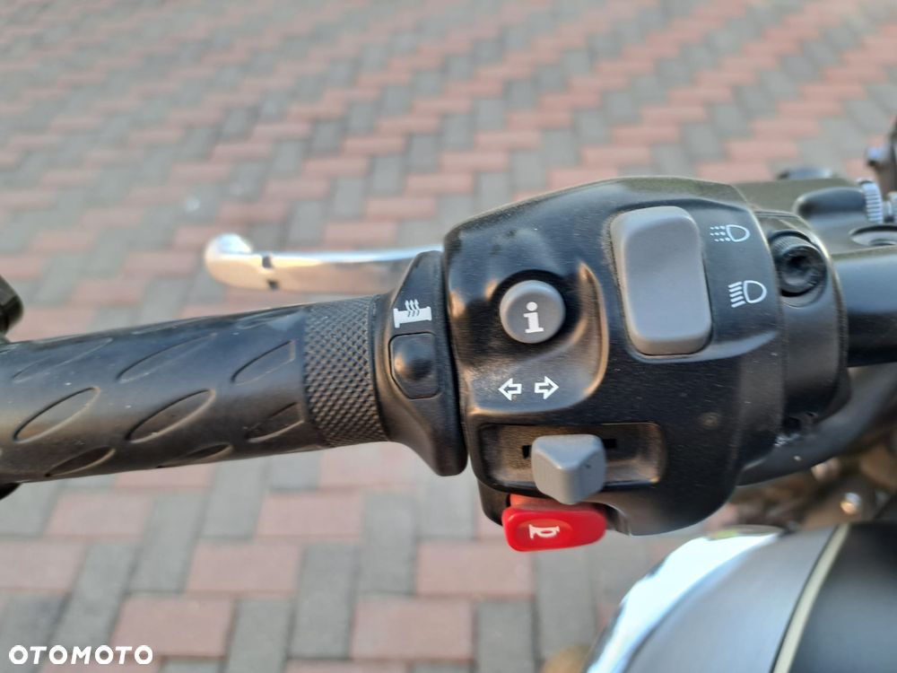 Triumph Bonneville - 8