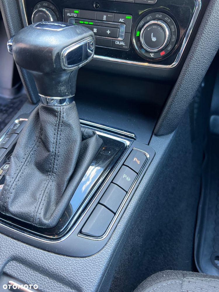 Skoda Superb 2.0 TDI Ambition DSG - 25
