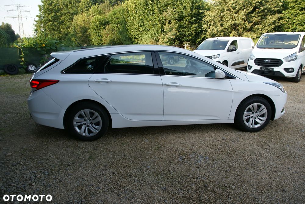 Hyundai i40 Kombi blue 1.6 Classic - 16