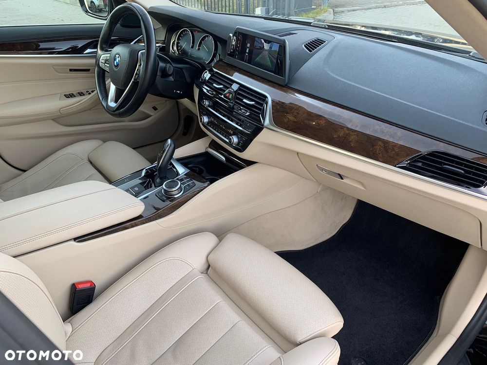 BMW Seria 5 530i GPF xDrive Luxury Line - 27