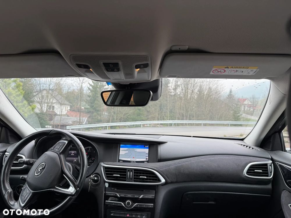 Infiniti Q30 2.2d DCT AWD City Black Edition - 12