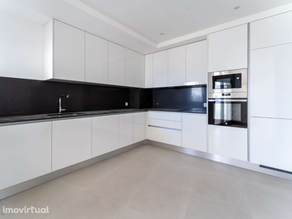 Apartamento T1 junto ao mercado- 200 mts da praia - Grande imagem: 2/57