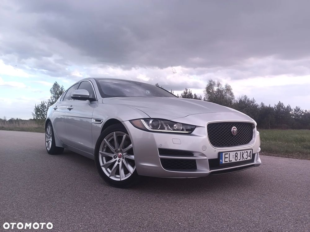 Jaguar XE 2.0 P300 AWD SE - 16