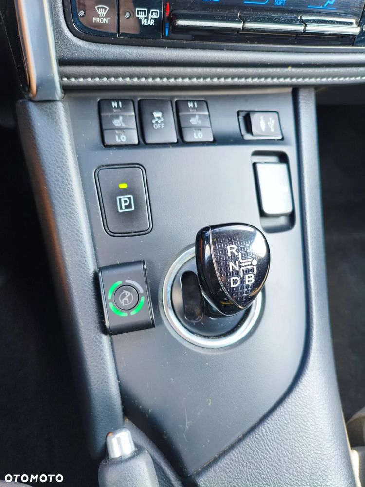 Toyota Auris Hybrid 135 Prestige - 30