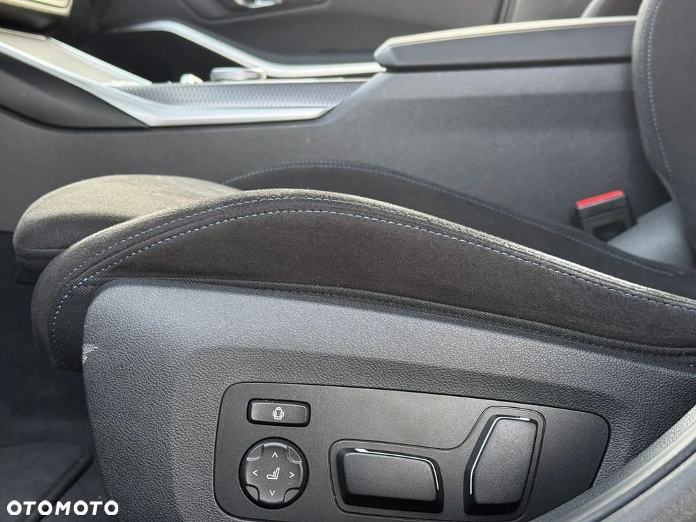 BMW Seria 3 M340i xDrive mHEV sport - 23