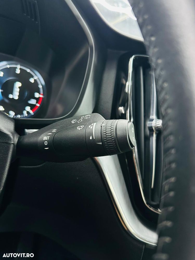 Volvo XC 60 D4 AWD Geartronic Momentum - 32