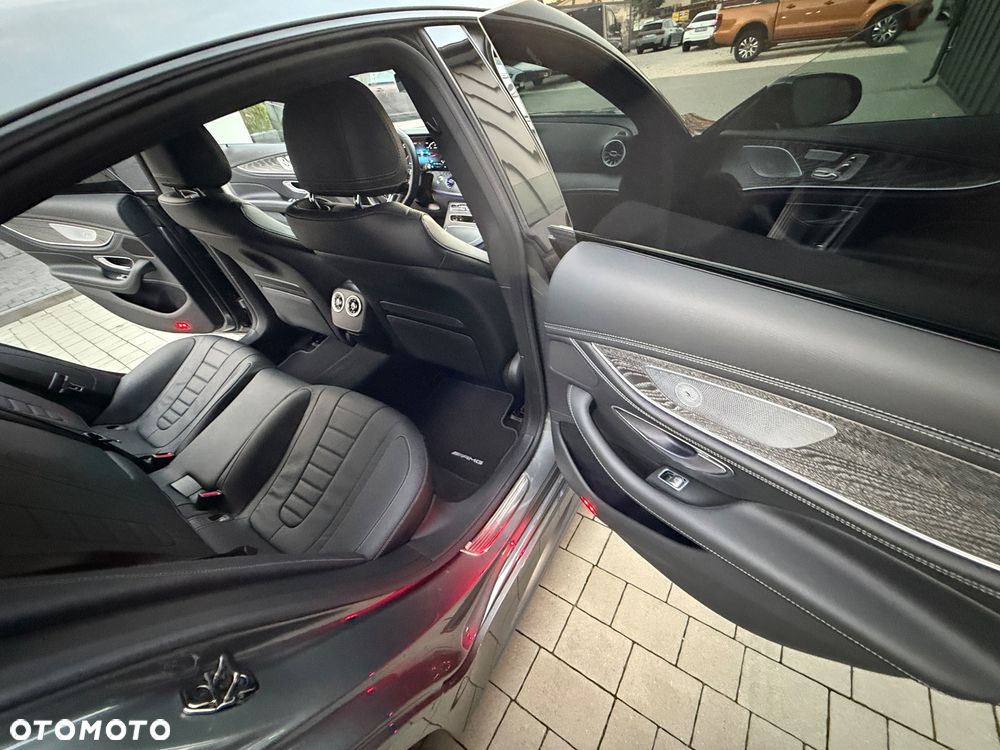 Mercedes-Benz CLS 300 d 4-Matic AMG - 17