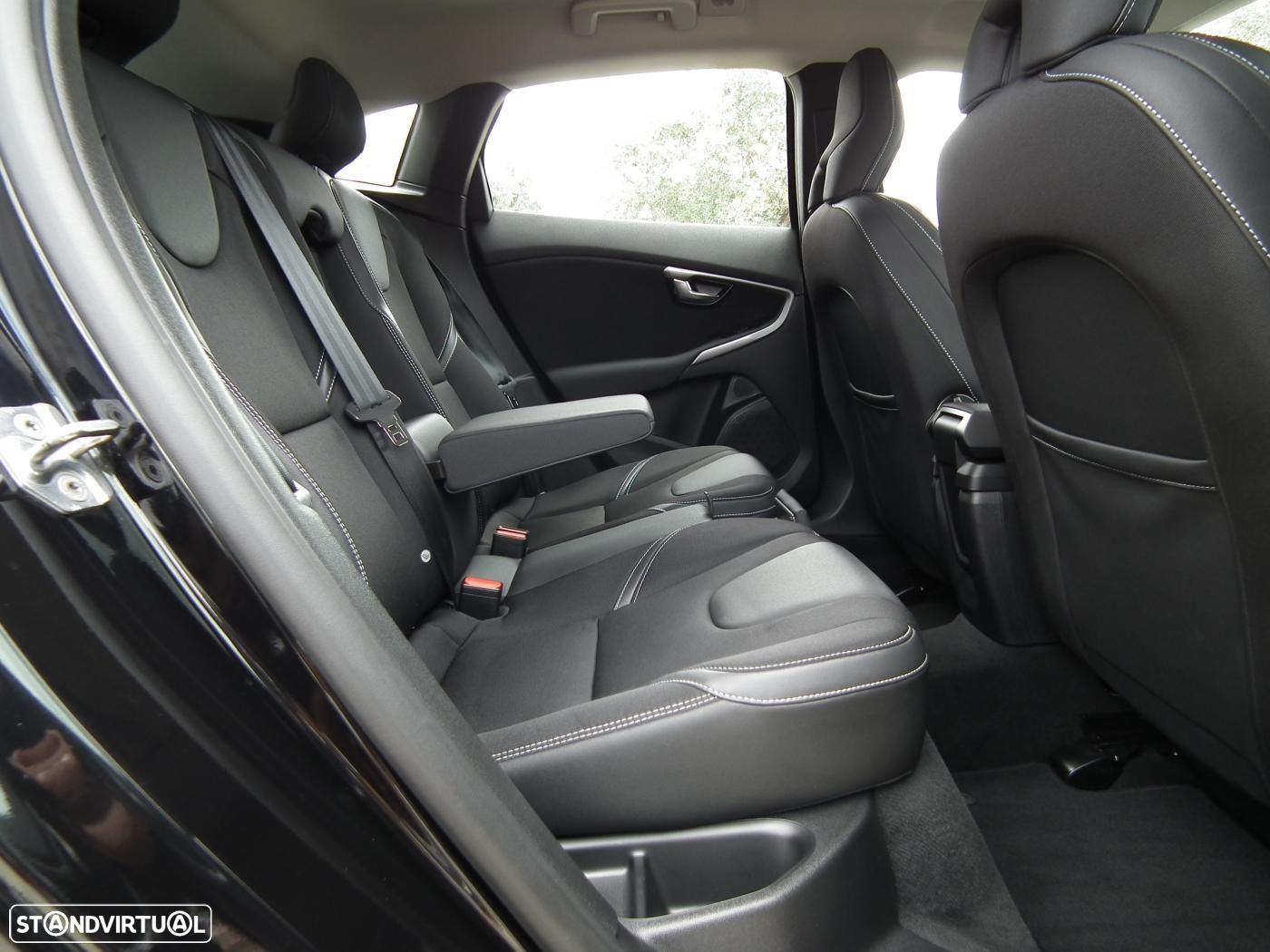 Volvo V40 2.0 D3 Momentum - 17