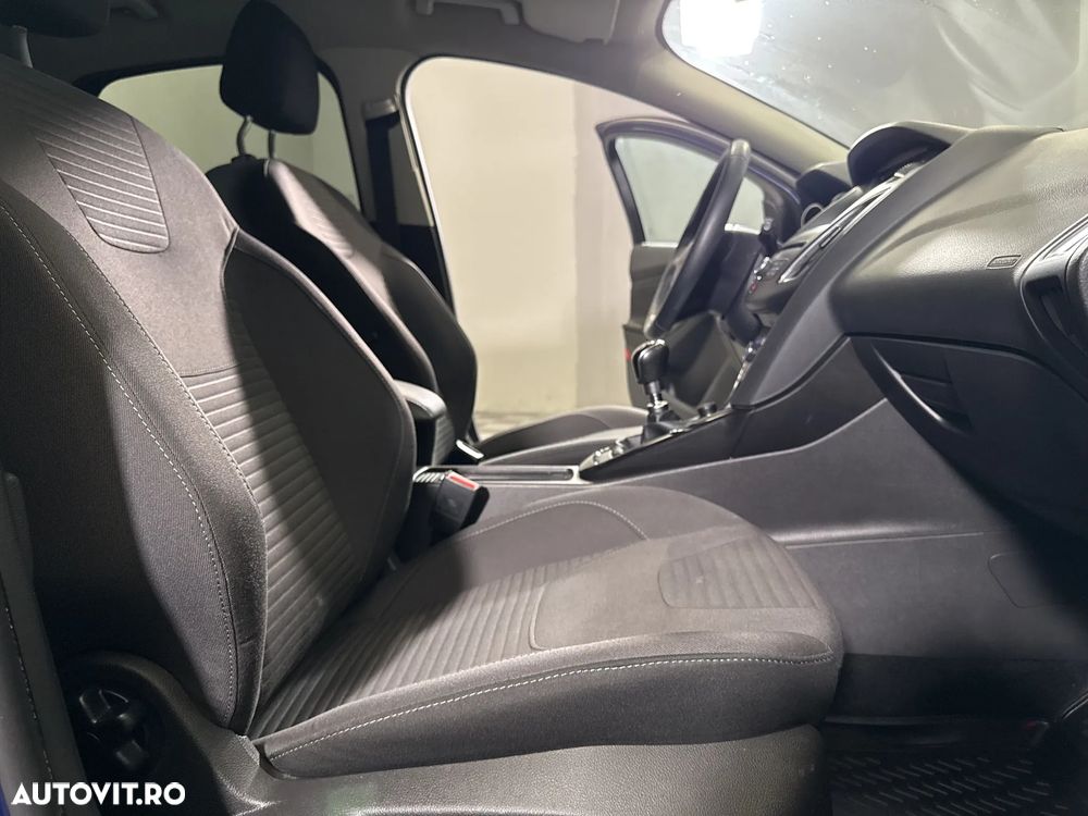 Ford Focus - 12