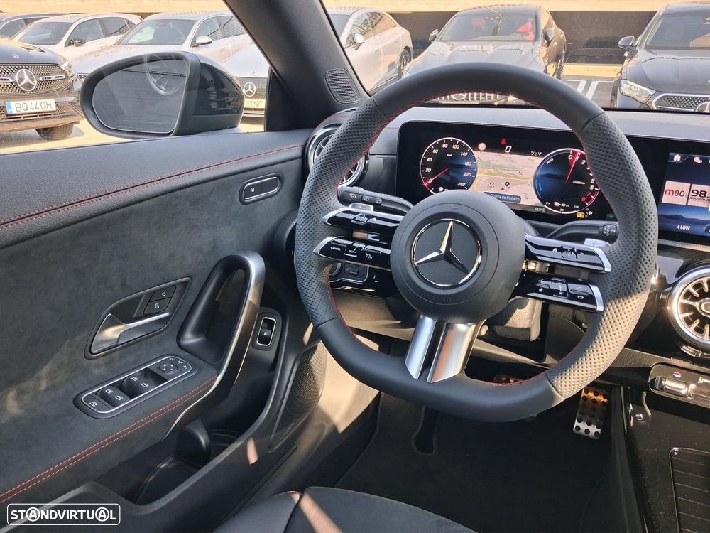 Mercedes-Benz CLA 250 e Shooting Brake AMG Line - 16