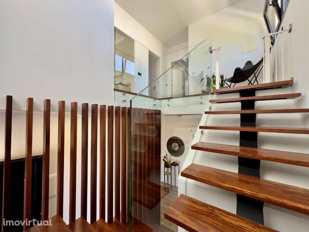 Moradia Isolada M4 com garagem em zona da Granja do Ulmeiro - Grande imagem: 2/7