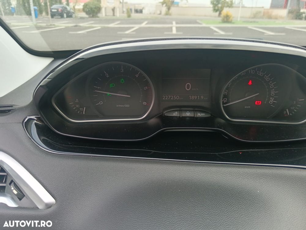Peugeot 208 1.4 HDi FAP Style - 6