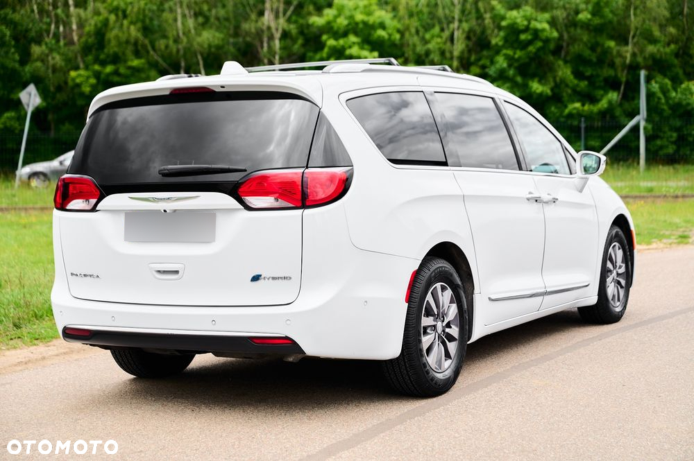 Chrysler Pacifica - 10