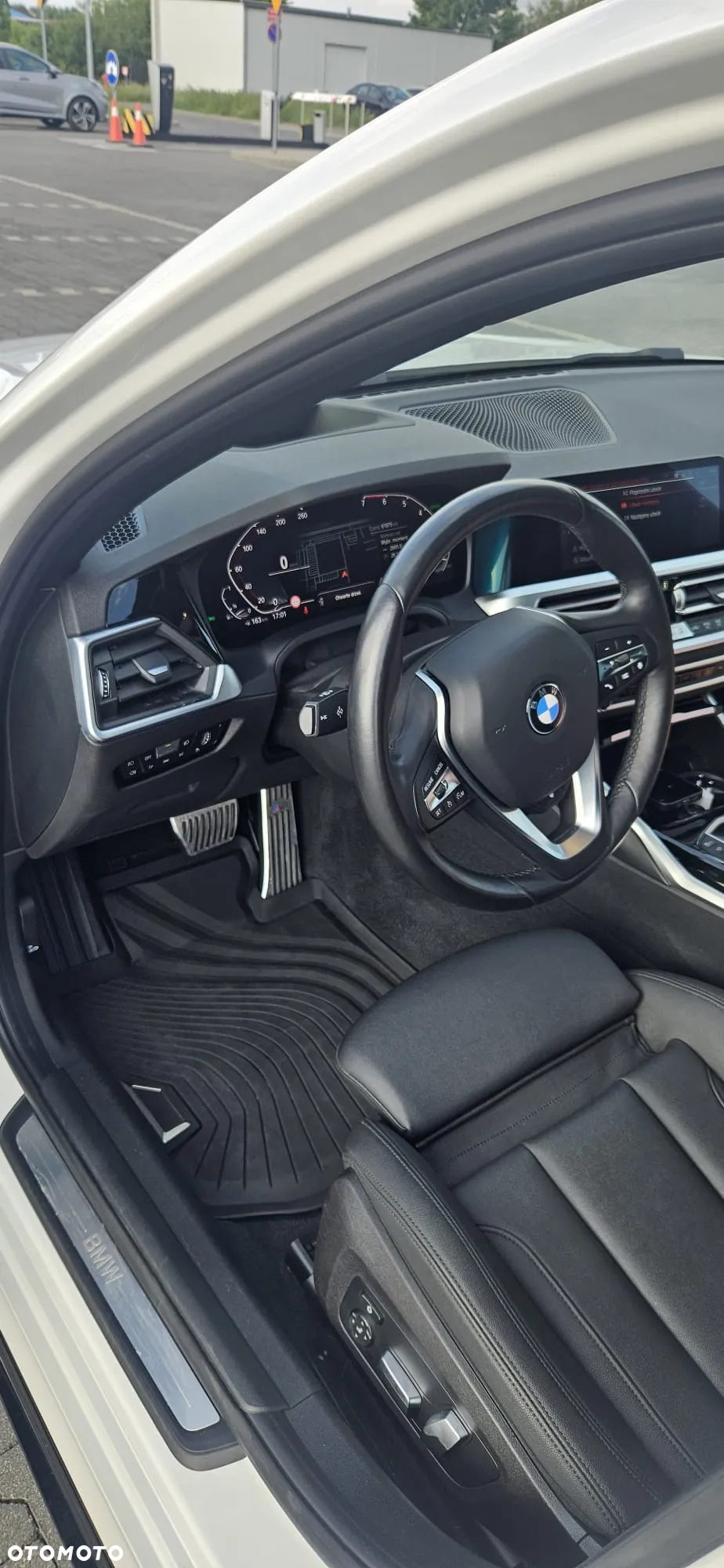 BMW Seria 3 330i xDrive Sport Line - 13