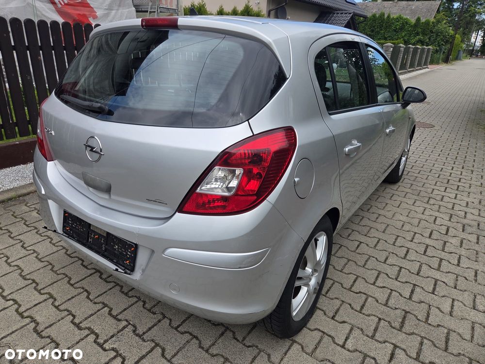 Opel Corsa 1.2 16V Easytronic Cosmo - 2