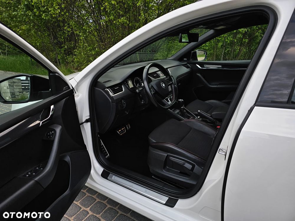 Skoda Octavia 2.0 TDI DSG RS - 8