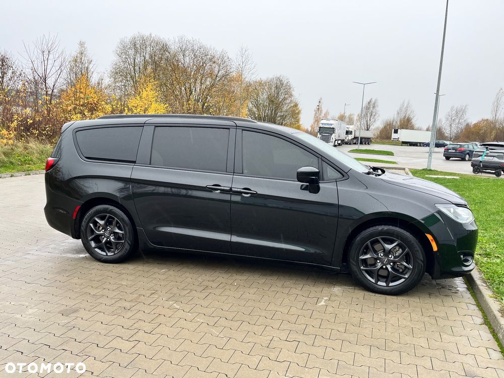 Chrysler Pacifica - 3