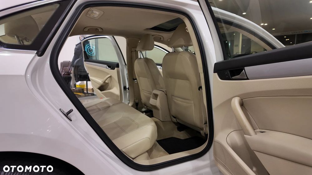 Volkswagen Passat - 33