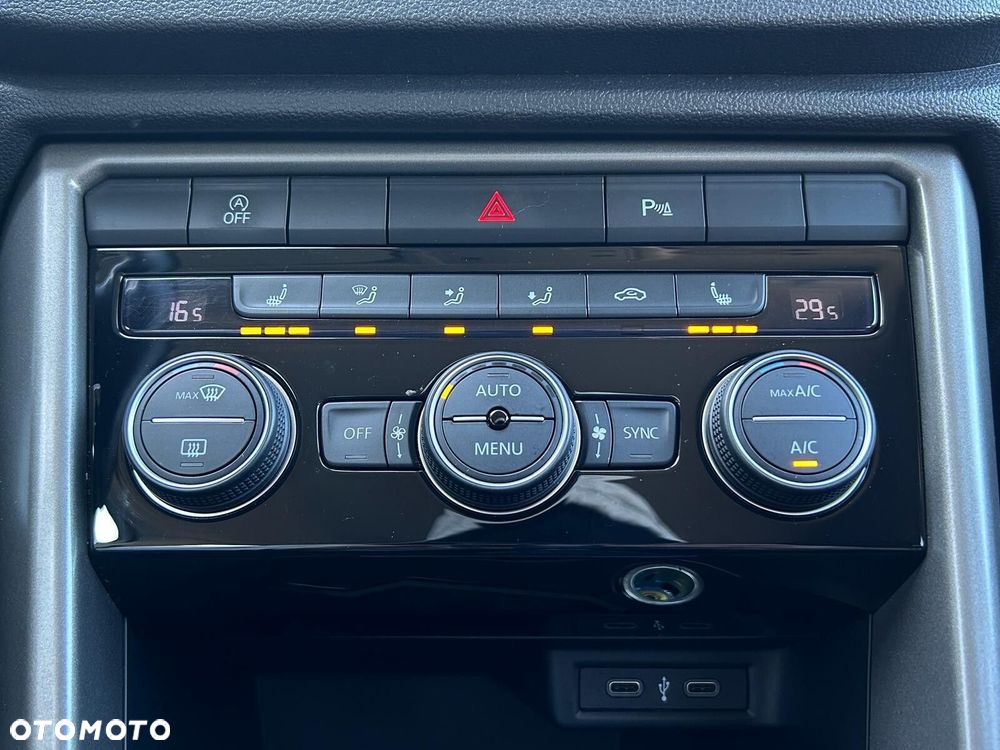 Volkswagen T-Roc 1.0 TSI Advance - 26