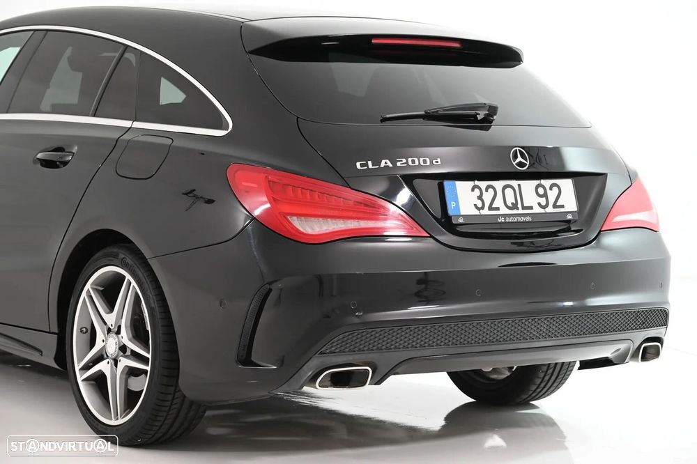 Mercedes-Benz CLA 200 d Shooting Brake AMG Line - 12