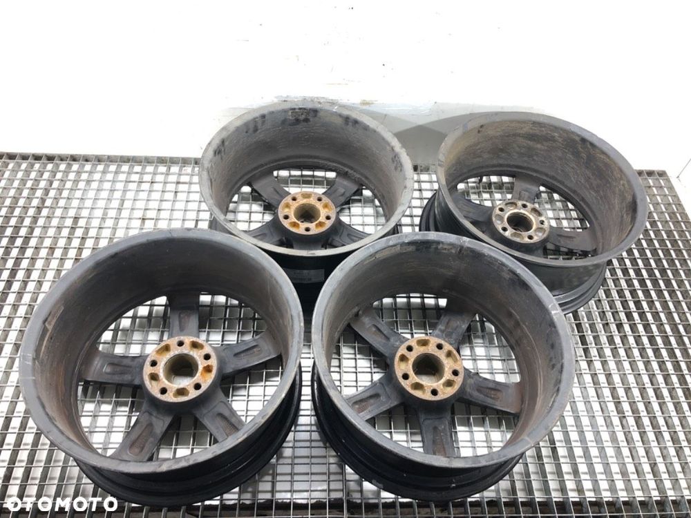 FELGI ALUMINIOWE KOMPLET 18 8J 5X112 ET35 ŚRODEK CENTR. 70.1  AUDI A4 B8 (8K2) 2007 - 2015 - 7