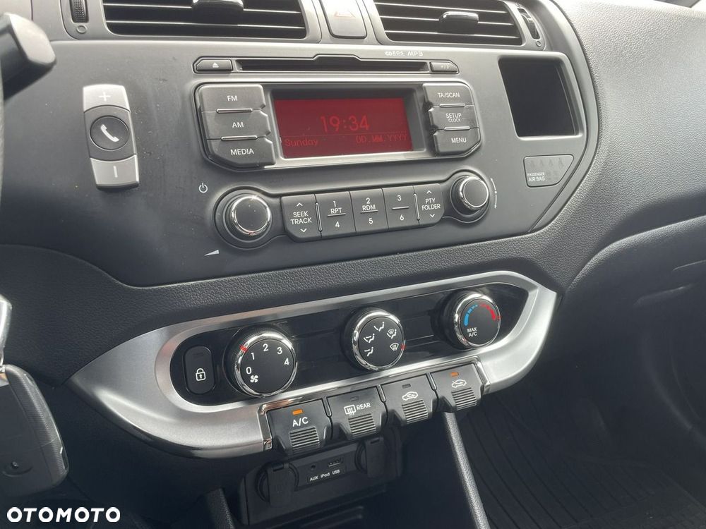 Kia Rio - 23