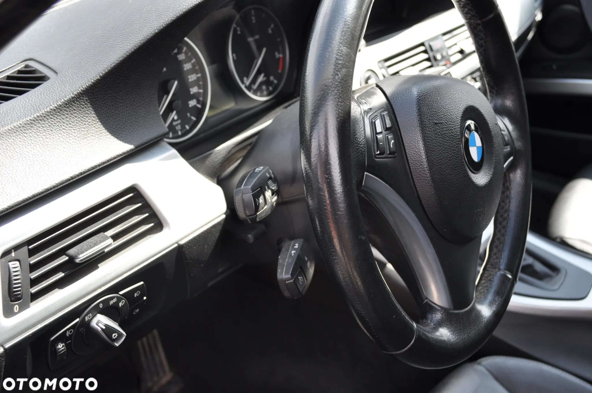 BMW Seria 3 320d xDrive DPF Touring - 14