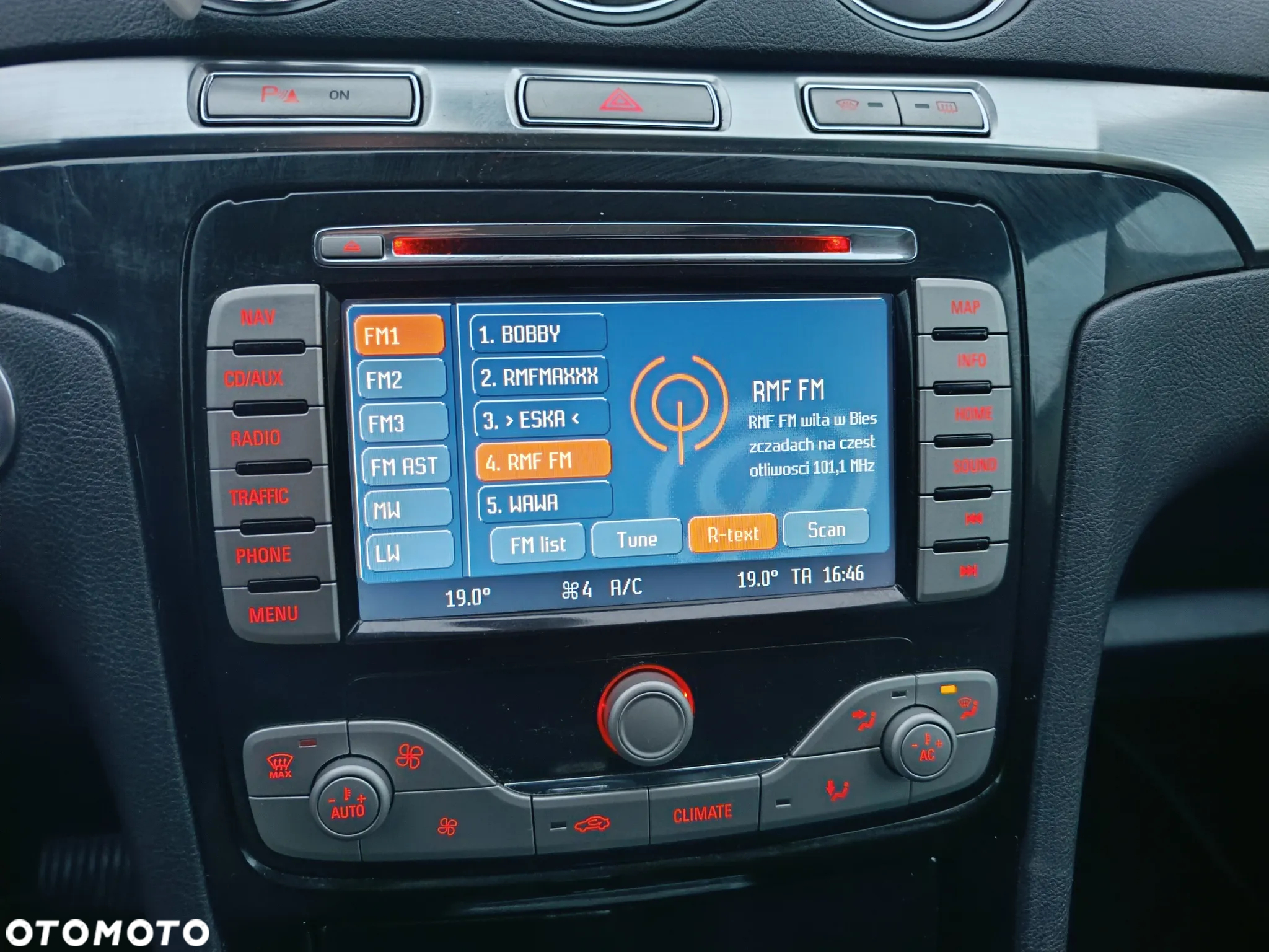 Ford S-Max 2.0 TDCi DPF Titanium - 28
