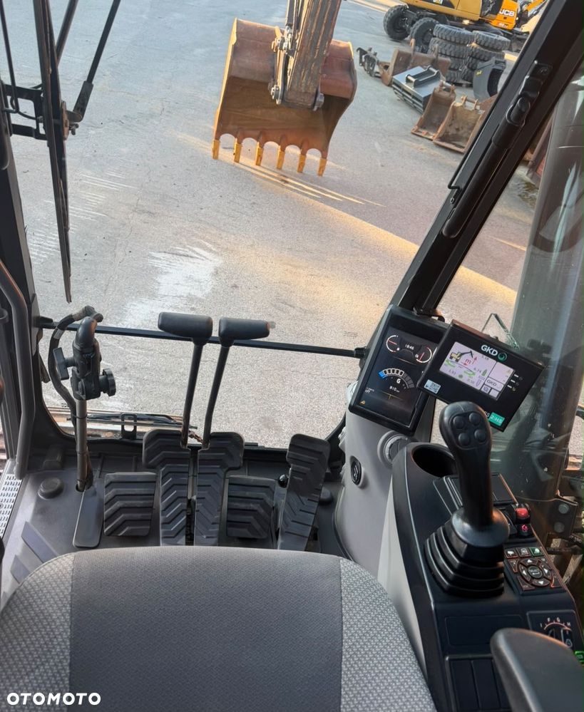 Volvo EC220El - 12