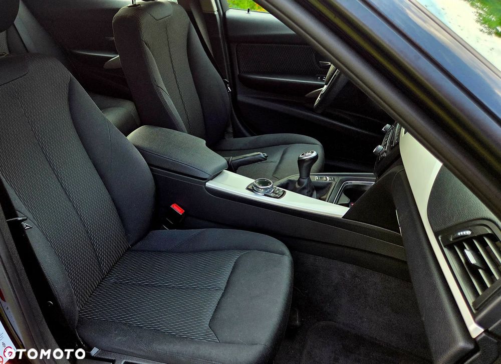 BMW Seria 3 320d xDrive - 6