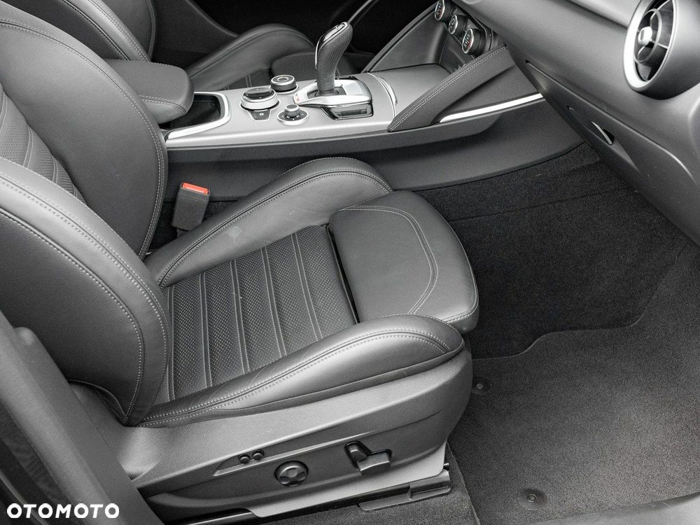 Alfa Romeo Stelvio 2.0 Turbo Sprint Q4 - 33