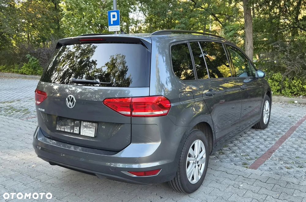 Volkswagen Touran - 4