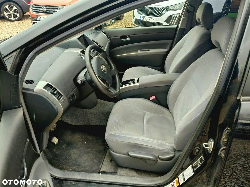 Toyota Prius - 25