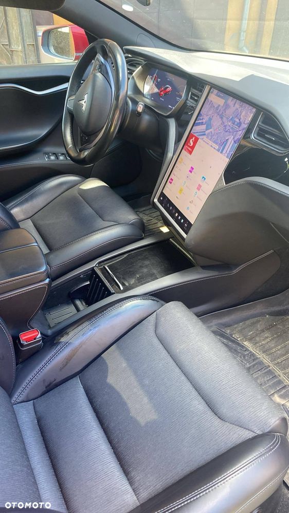 Tesla Model S - 8