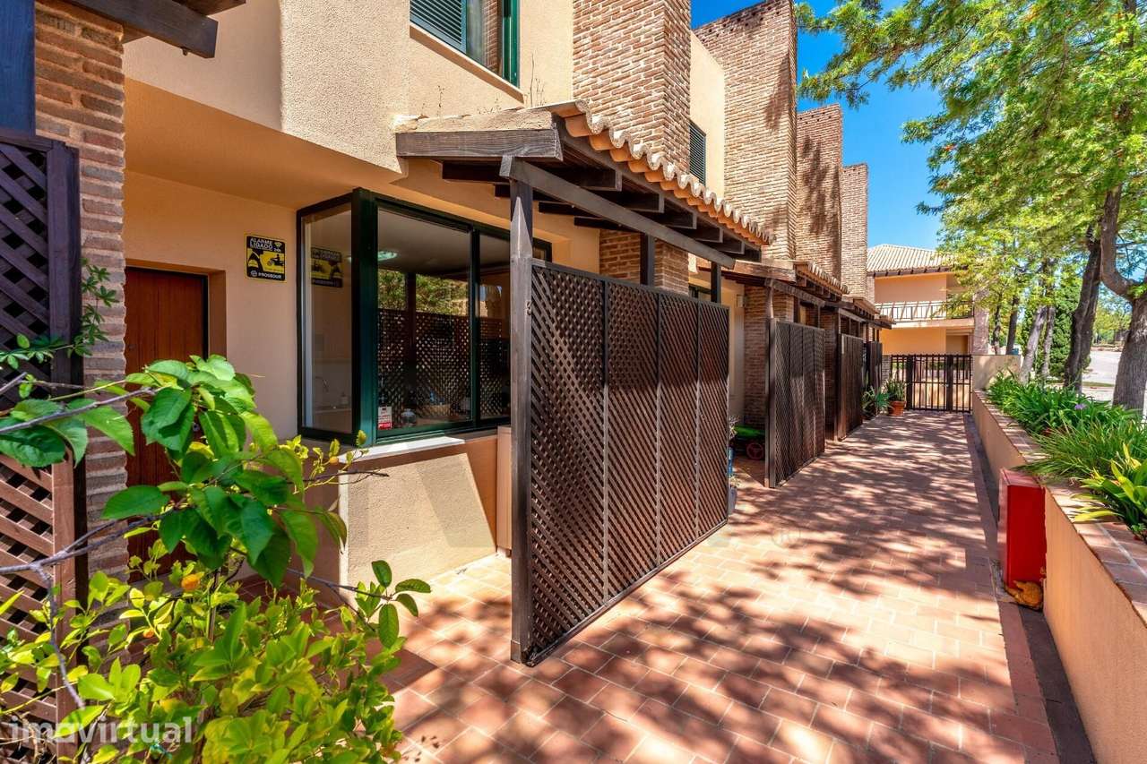 Moradia T3 em banda, Rua da Lenda, Terraços do Pinhal, Vilamoura - Grande imagem: 2/49