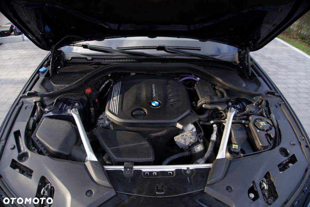 BMW Seria 5 520d xDrive - 25