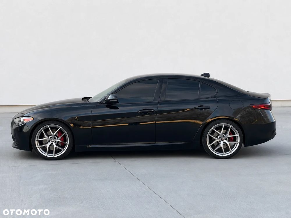 Alfa Romeo Giulia 2.0 Turbo 16V AT8 Executive - 3