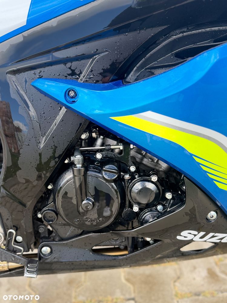 Suzuki GSX-R - 6