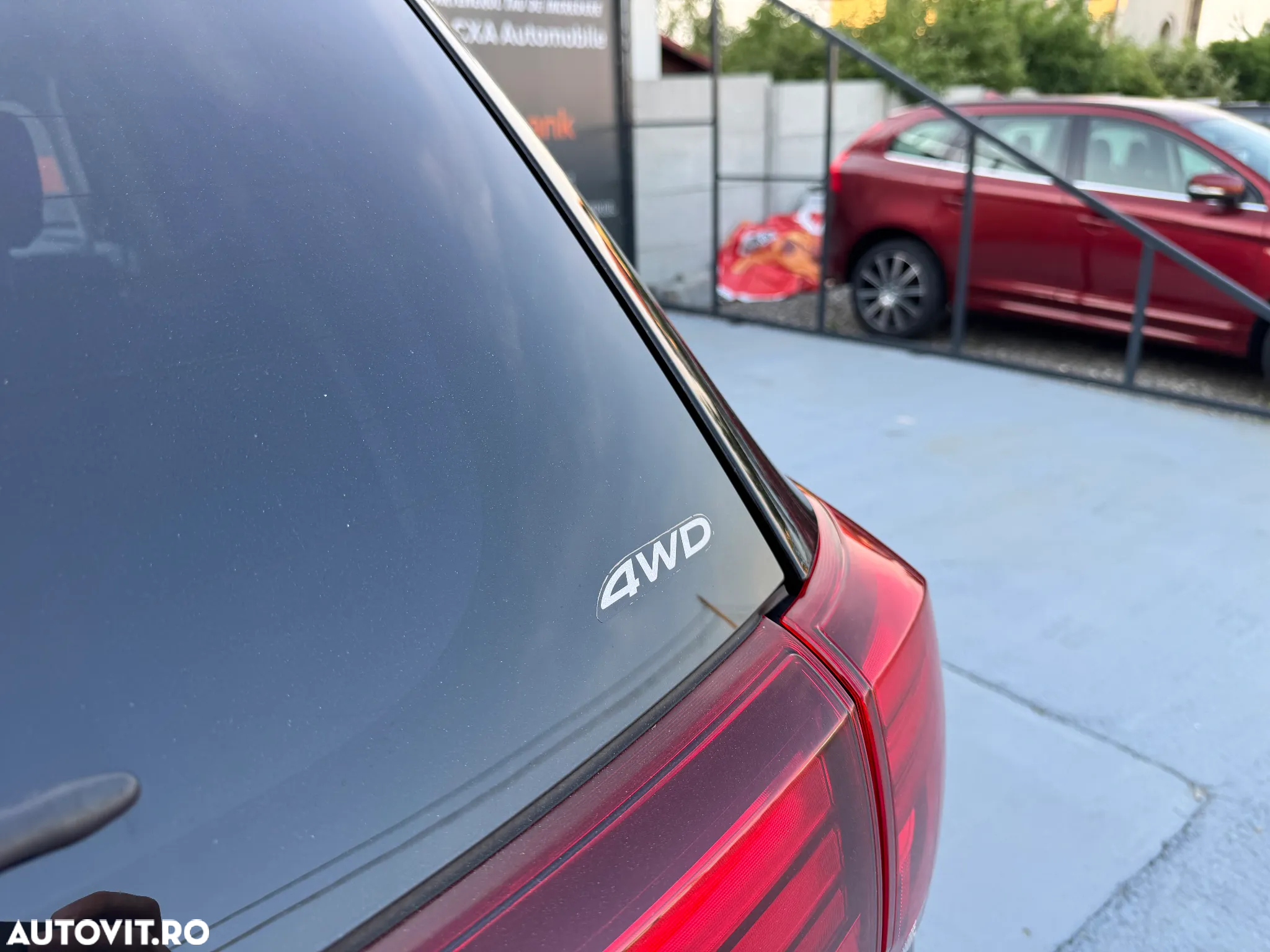 Mitsubishi Outlander 2.0 4WD Plug-In Hybrid - 36