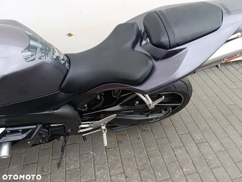 Yamaha R1 - 14