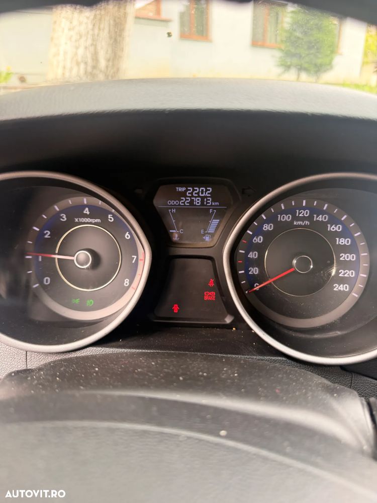 Hyundai Elantra 1.6 MPi - 6